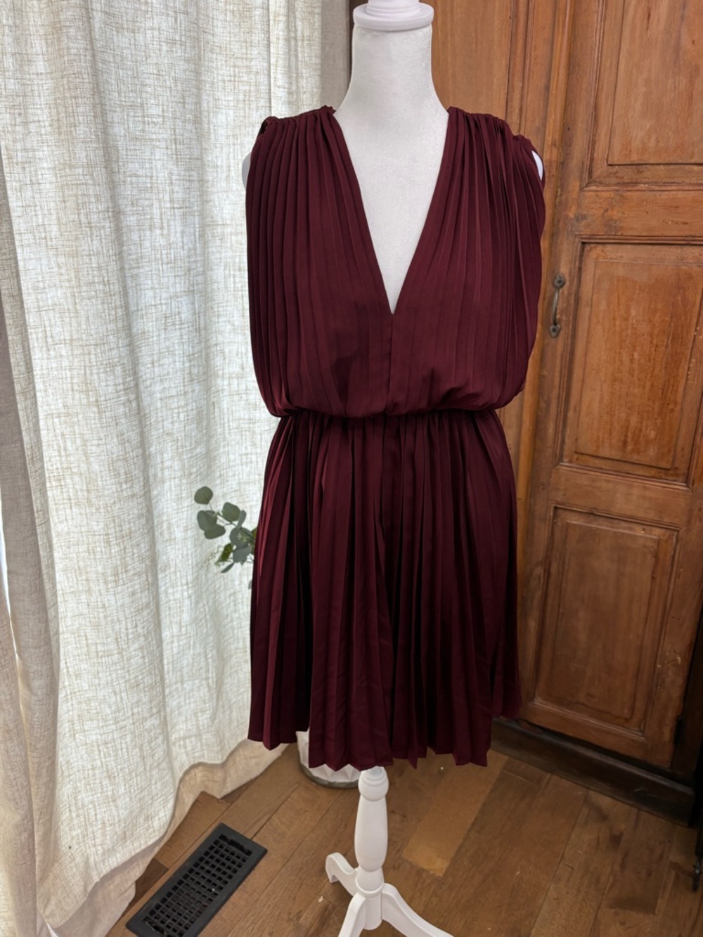 Express Sleeveless Pleated V-Neck Midi Dress in Burgundy